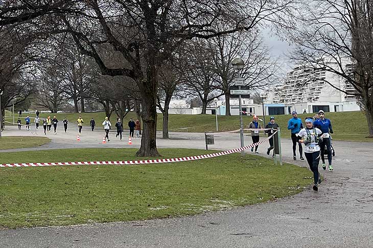 Winterlaufserie München 2022 Teil 2: Lauf über 15 km am 06.01.2022 im Olympiapark, München (©Foto: Martin Schmitz)